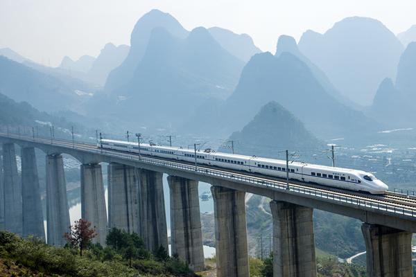 Savez-vous pourquoi la Chine construit ses voies de chemin de fer à grande vitesse sur des ponts ?